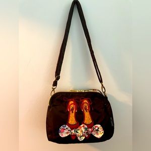 MIS ZAPATOS small crossbody bag/ Black satin type material